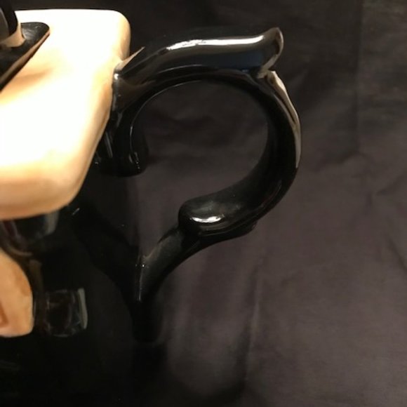 LARGE WORLD BAZAAR SEWING MACHINE TEAPOT - Picture 5 of 9